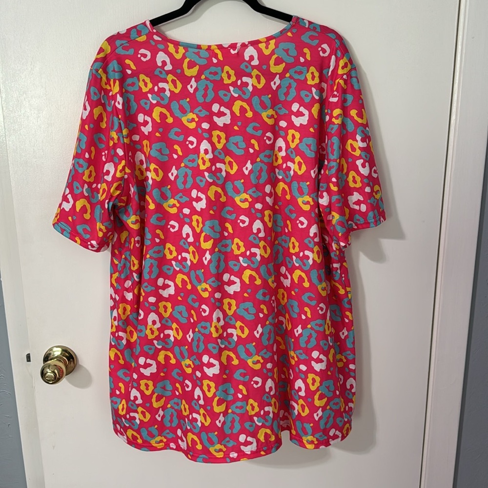 Colorful cheetah Southern Stitch top - Picture 14 of 16